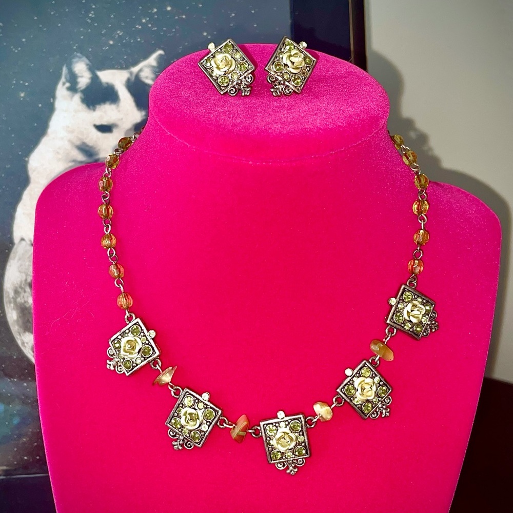 Beautiful vintage Art Nouveau necklace/earring set